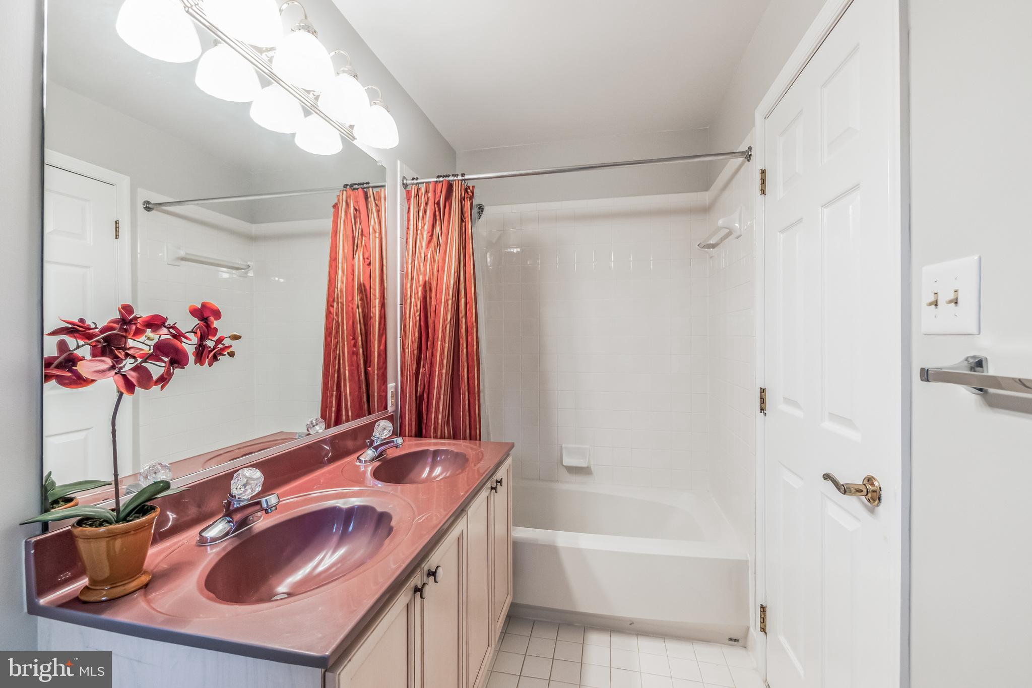 QUINCE ORCHARD KNOLLS - Residential