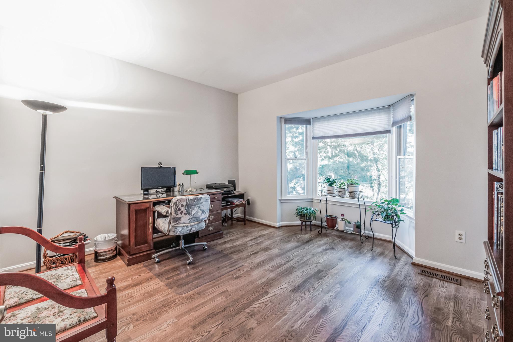 QUINCE ORCHARD KNOLLS - Residential