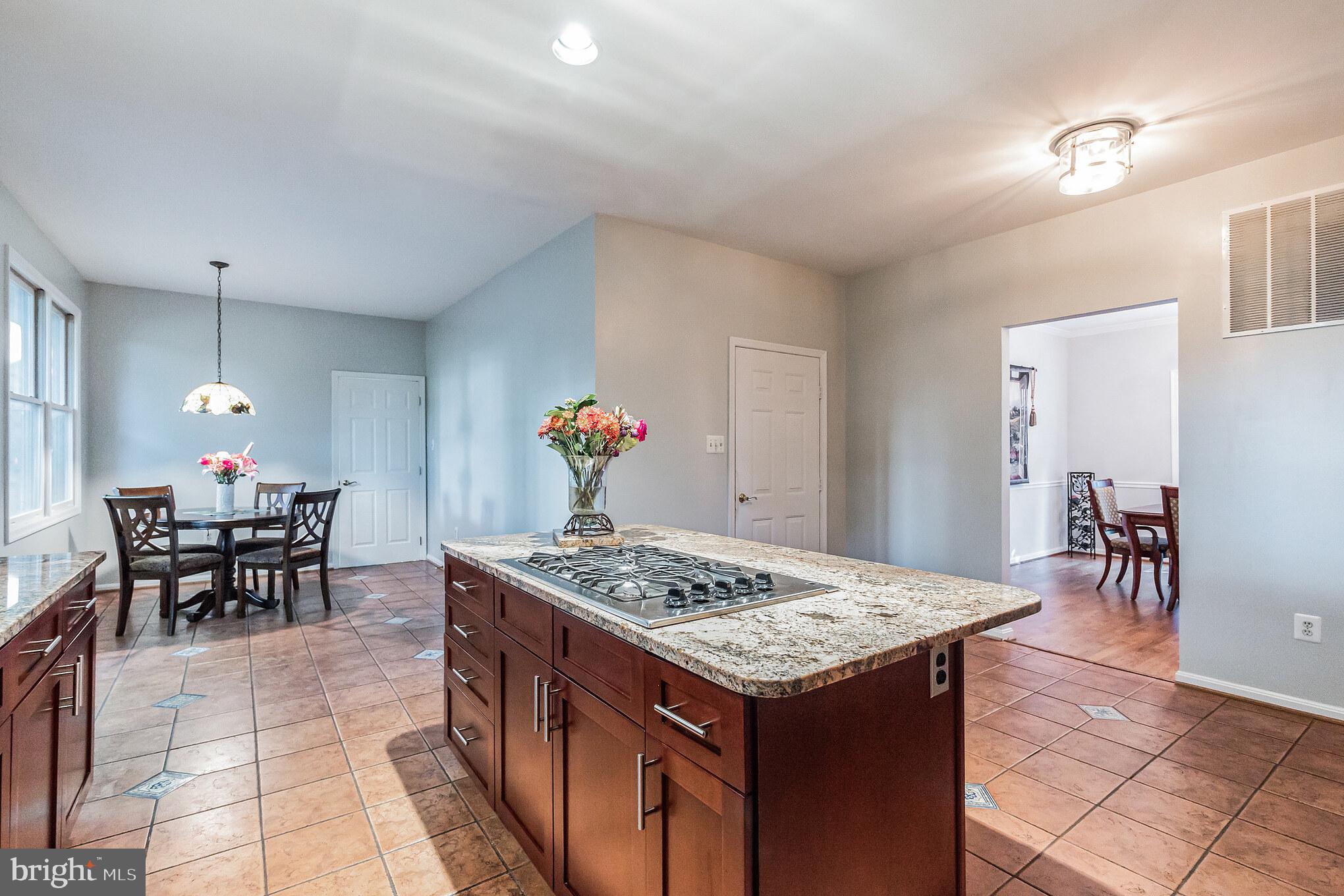 QUINCE ORCHARD KNOLLS - Residential