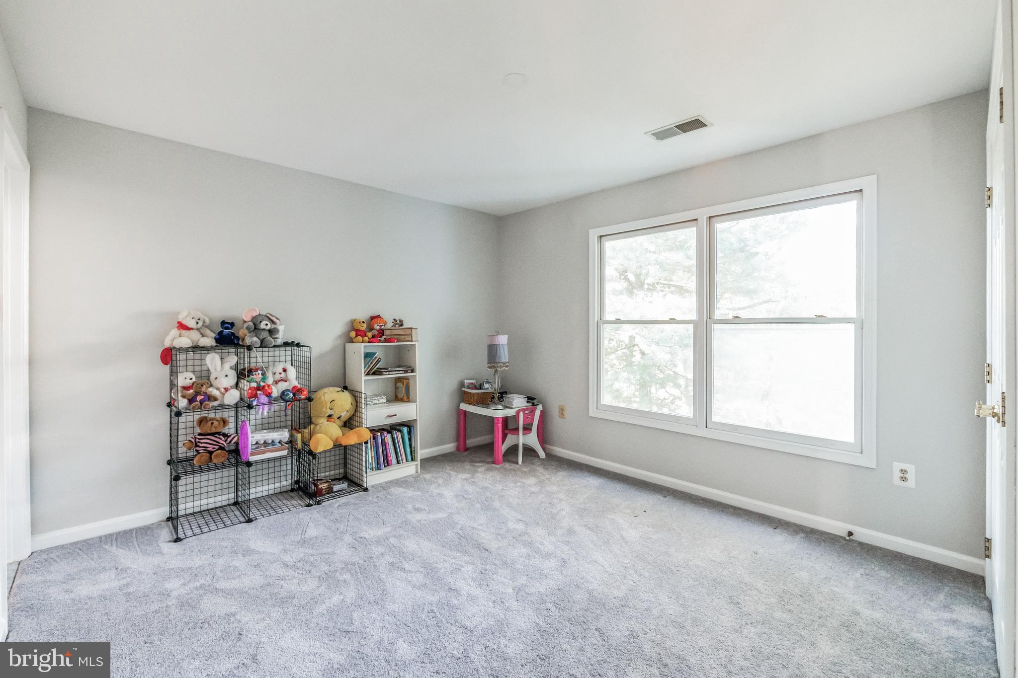 QUINCE ORCHARD KNOLLS - Residential