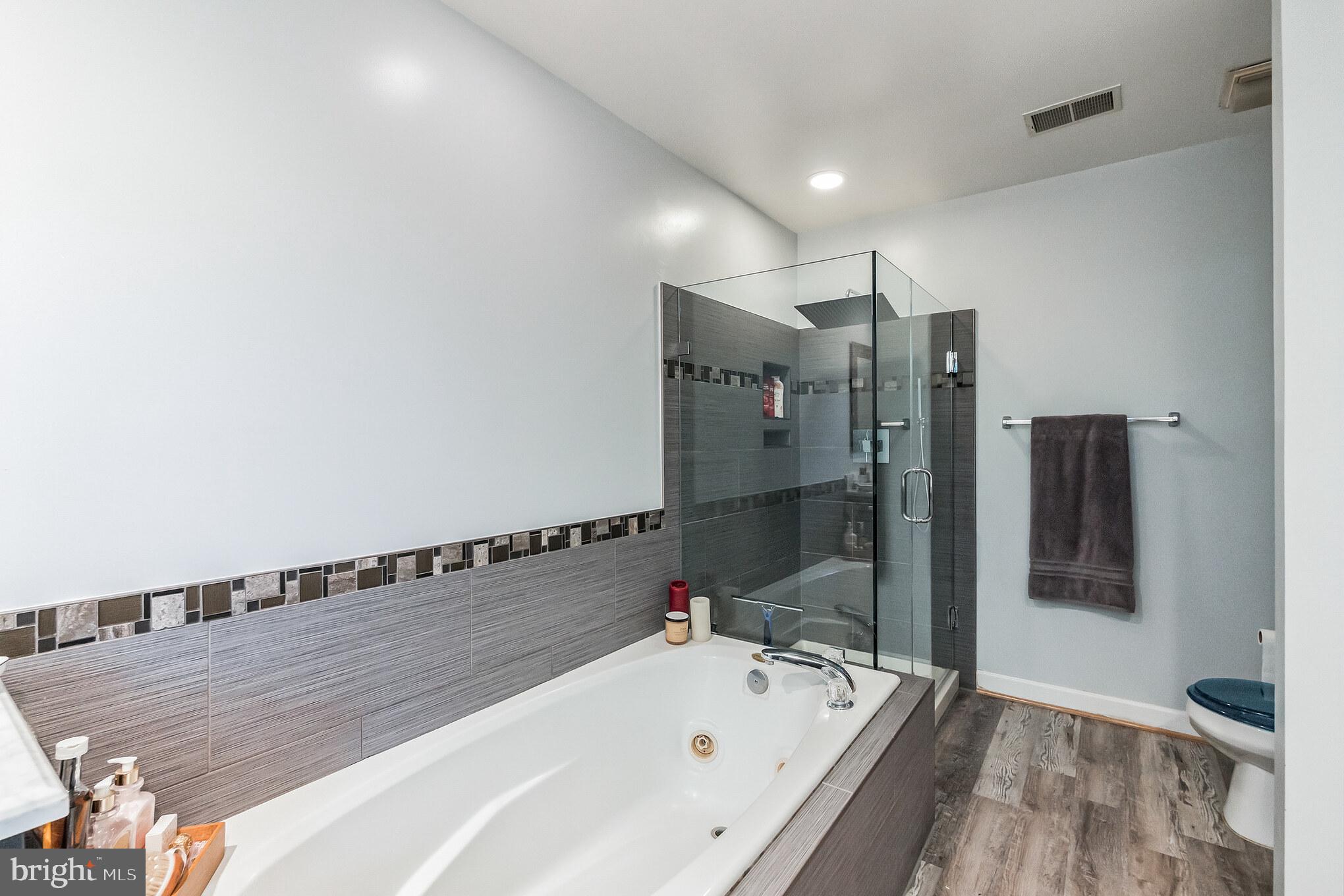 QUINCE ORCHARD KNOLLS - Residential