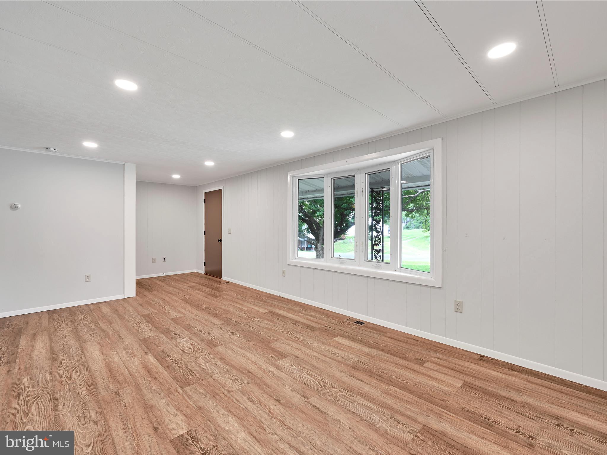 15 NEW BUNKER HILL ROAD