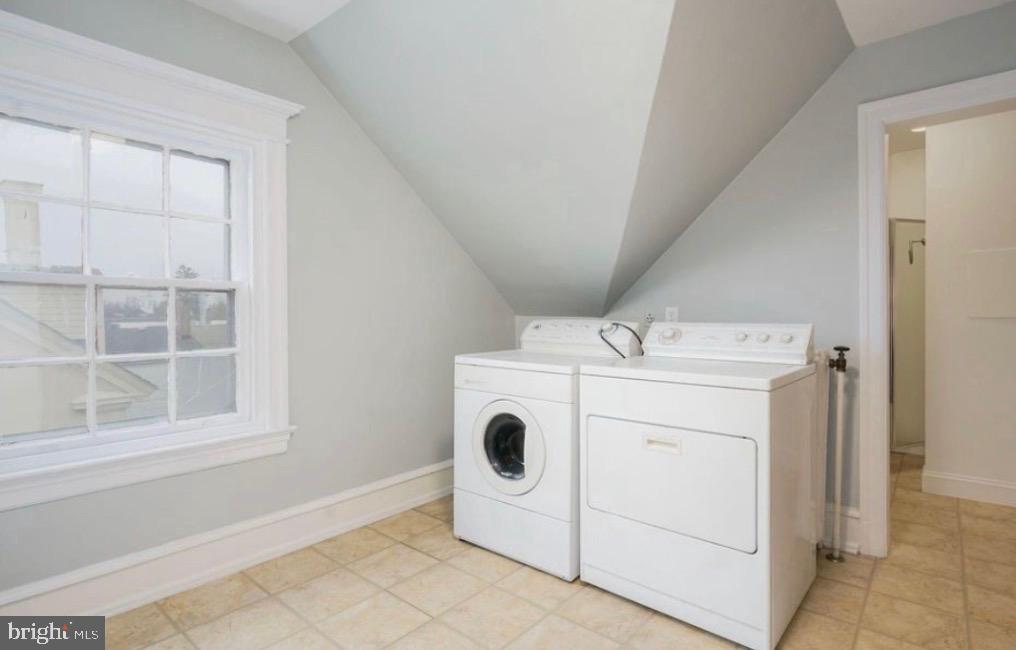 239 KINGS HIGHWAY E B