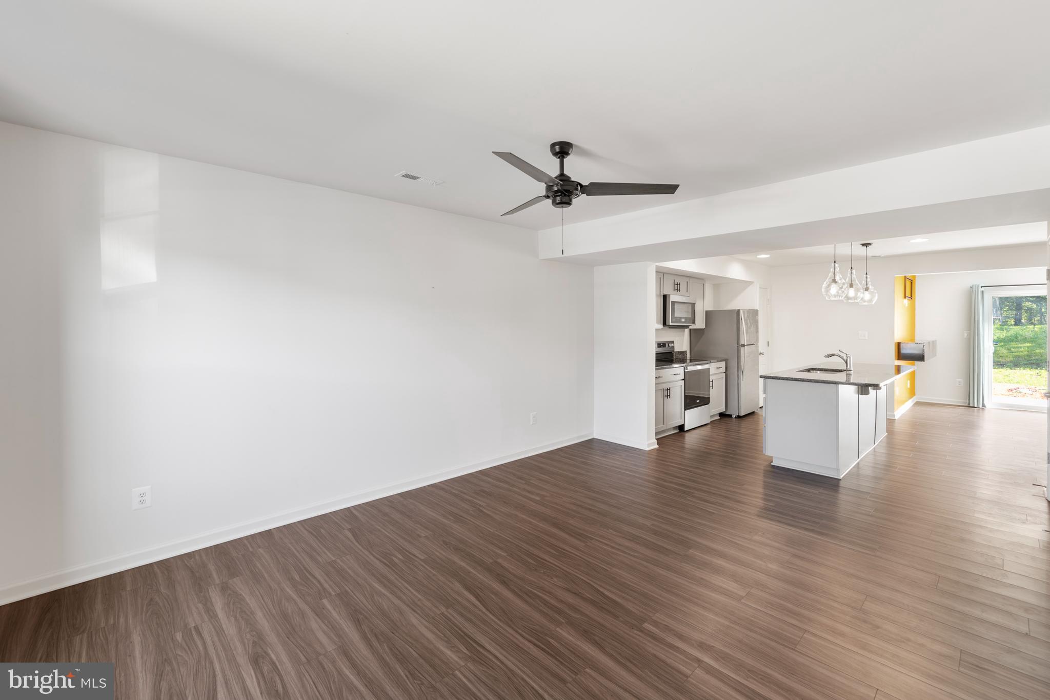 WHISPERING PINES - Residential