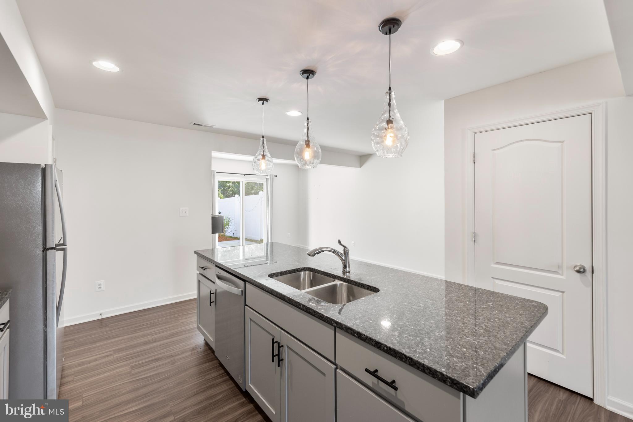 WHISPERING PINES - Residential