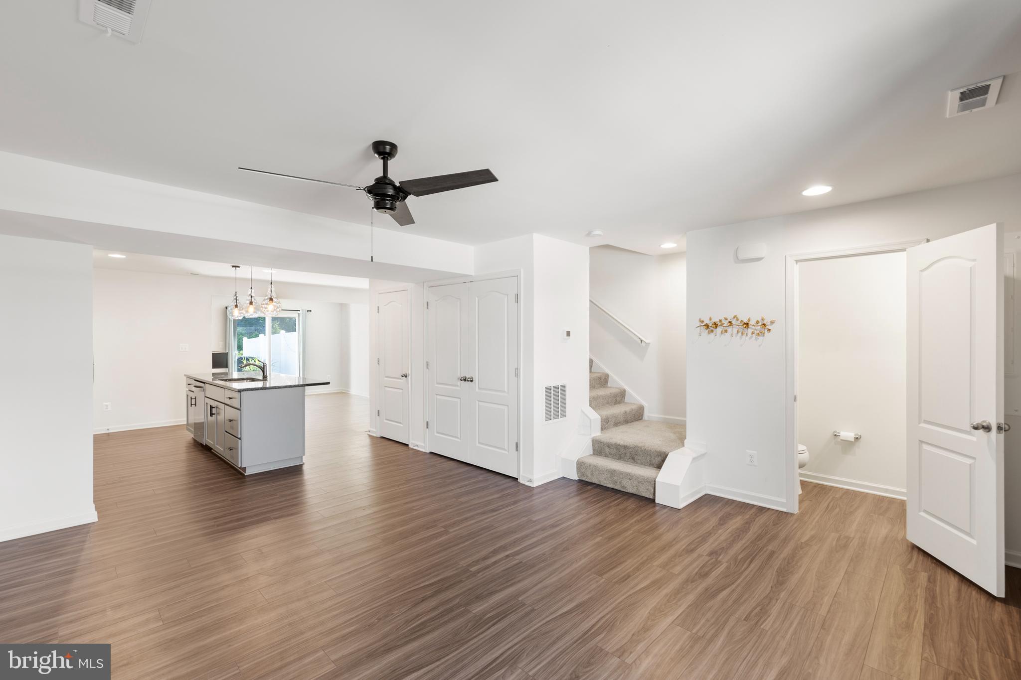 WHISPERING PINES - Residential