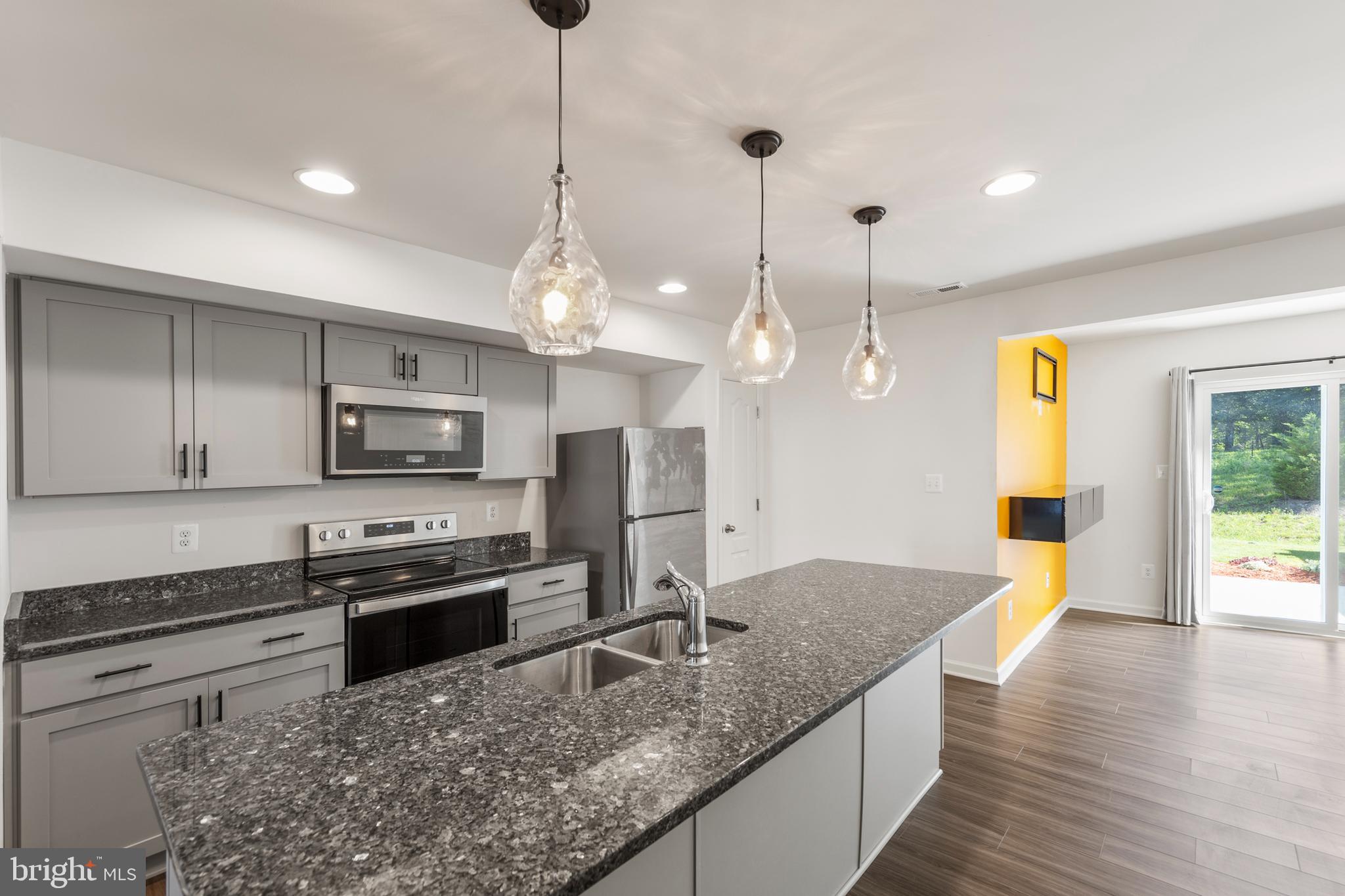 WHISPERING PINES - Residential