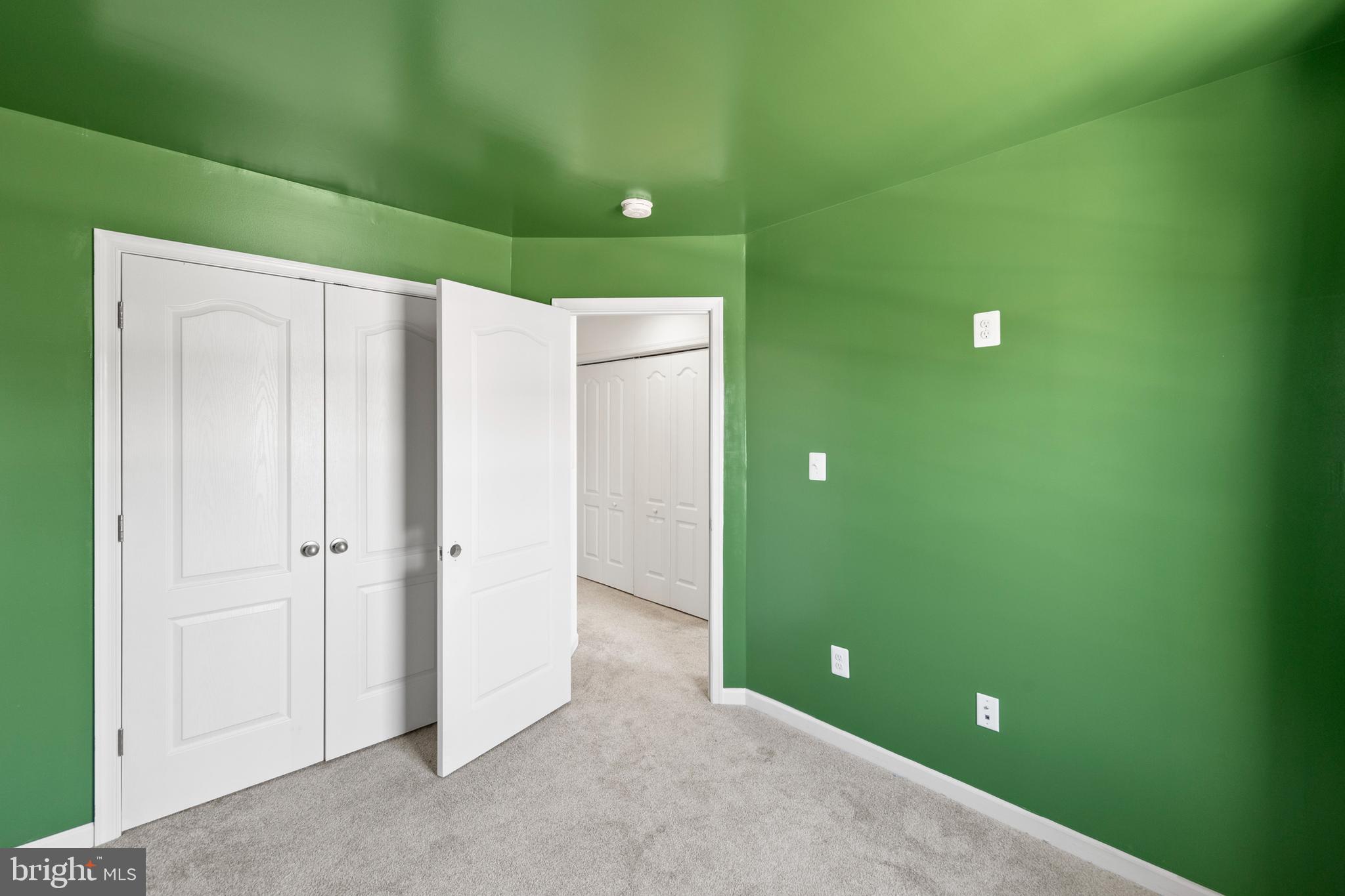 WHISPERING PINES - Residential