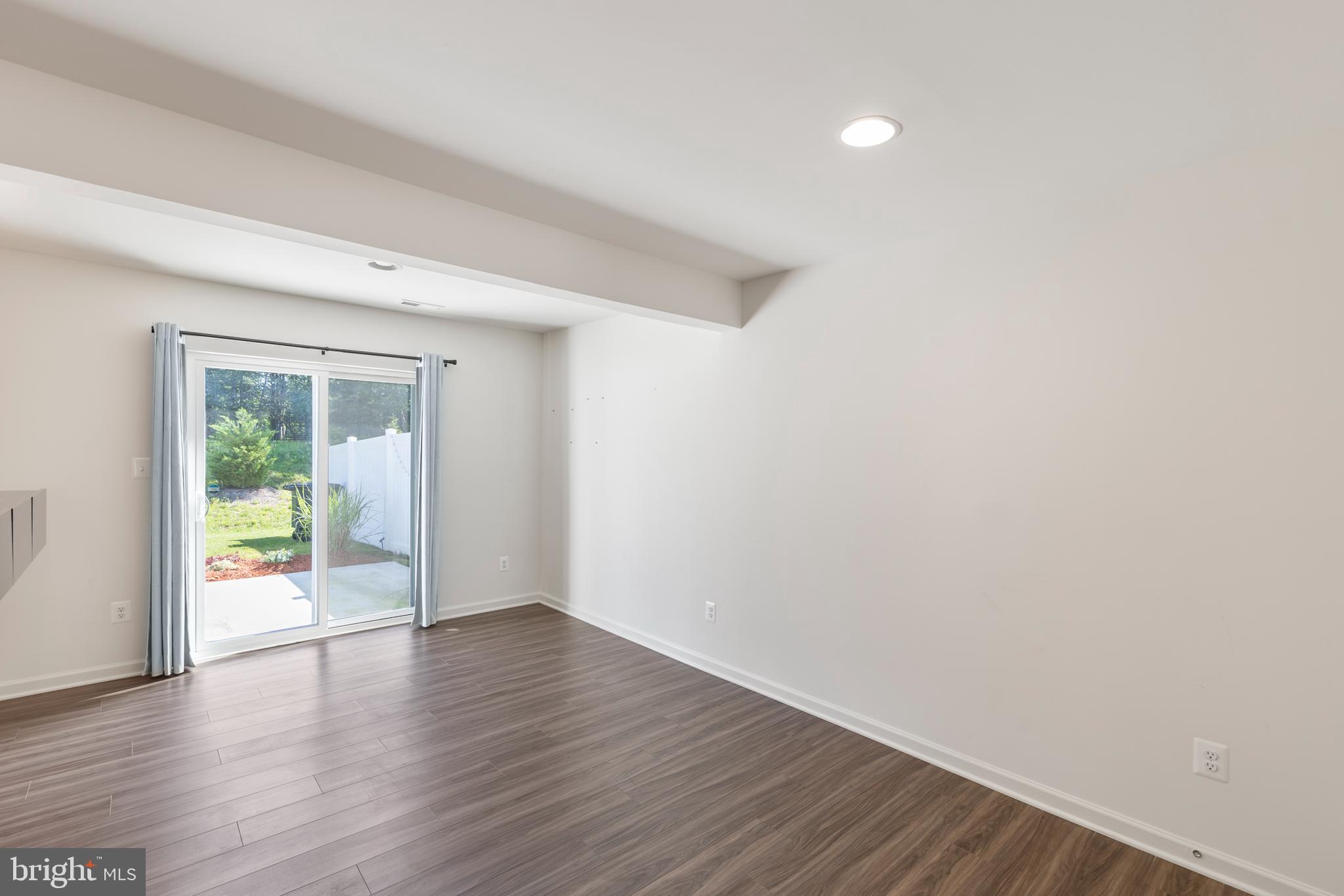 WHISPERING PINES - Residential