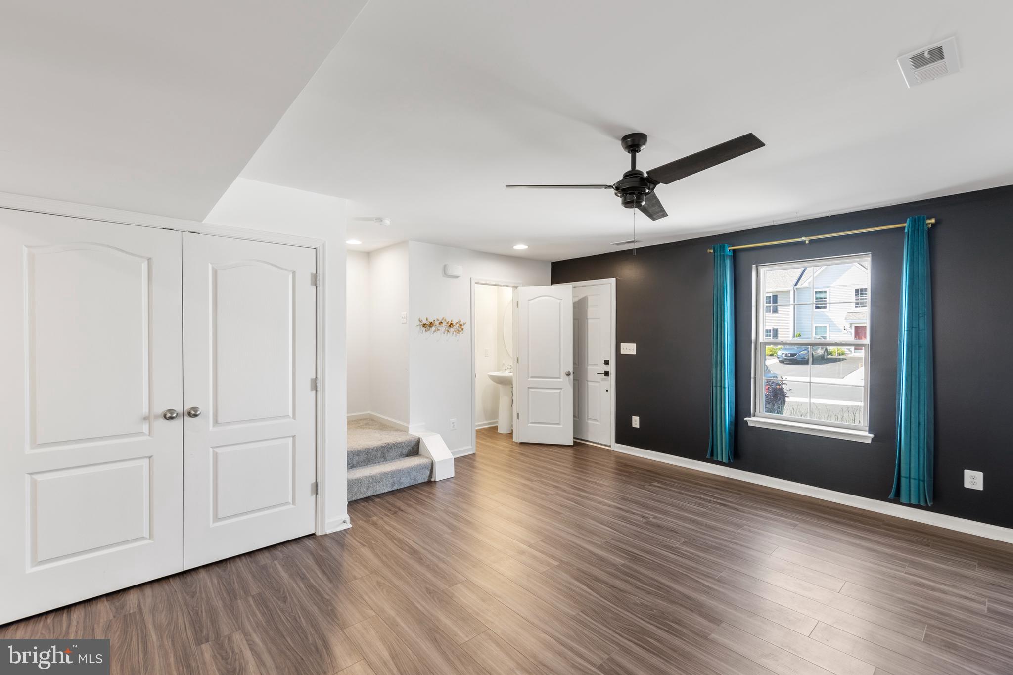 WHISPERING PINES - Residential