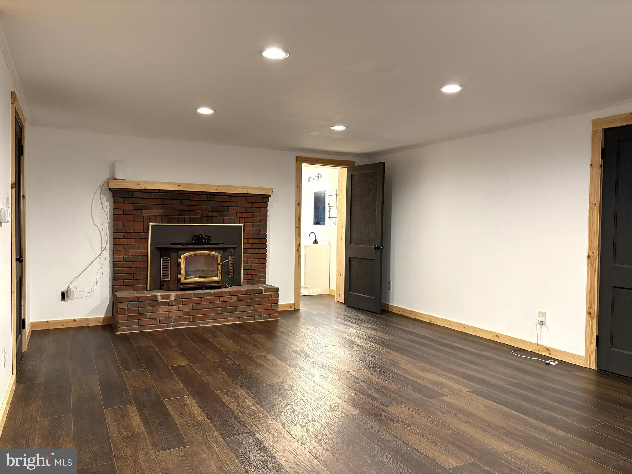 PINE GROVE MILLS - Residential