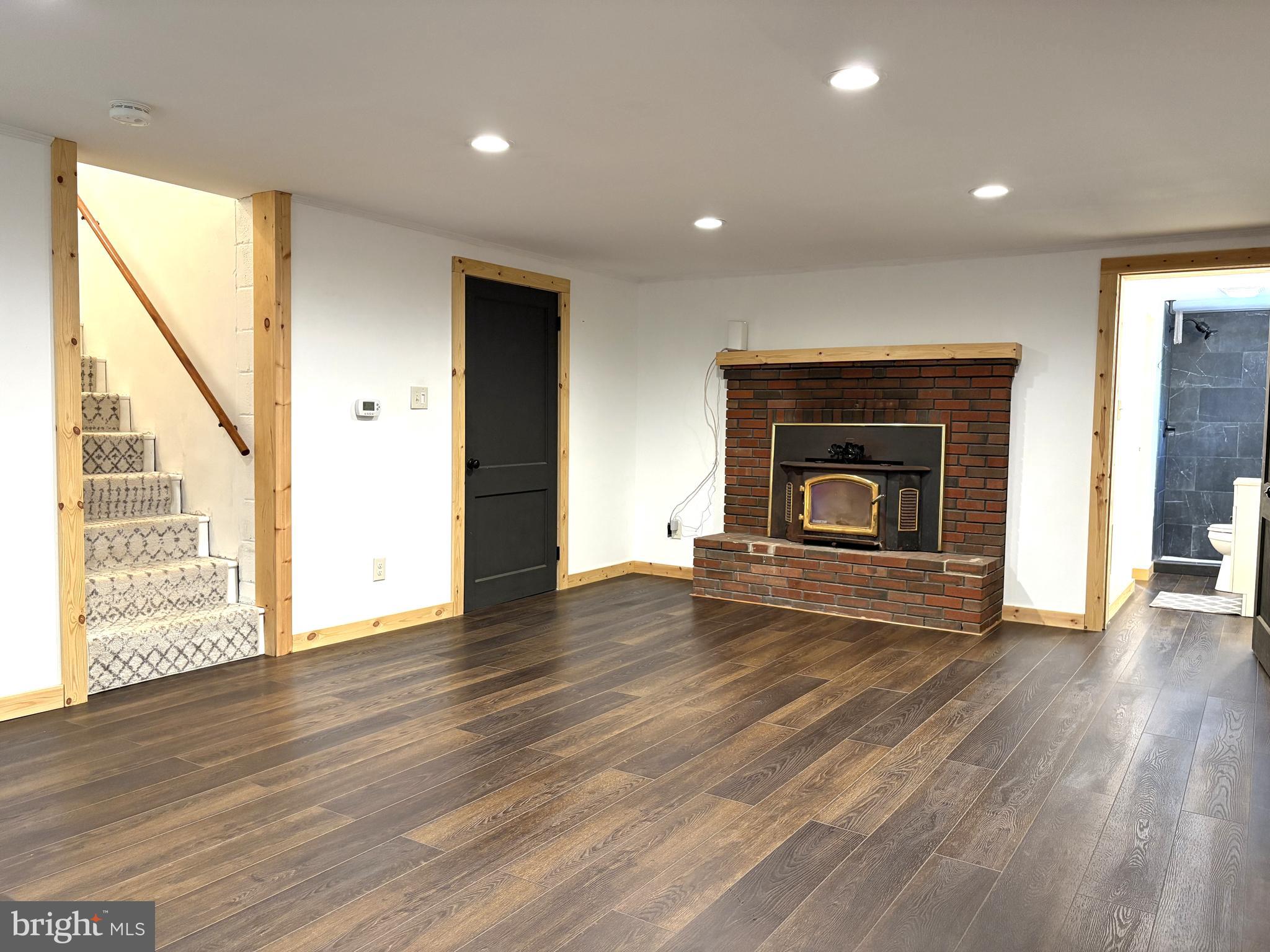 PINE GROVE MILLS - Residential