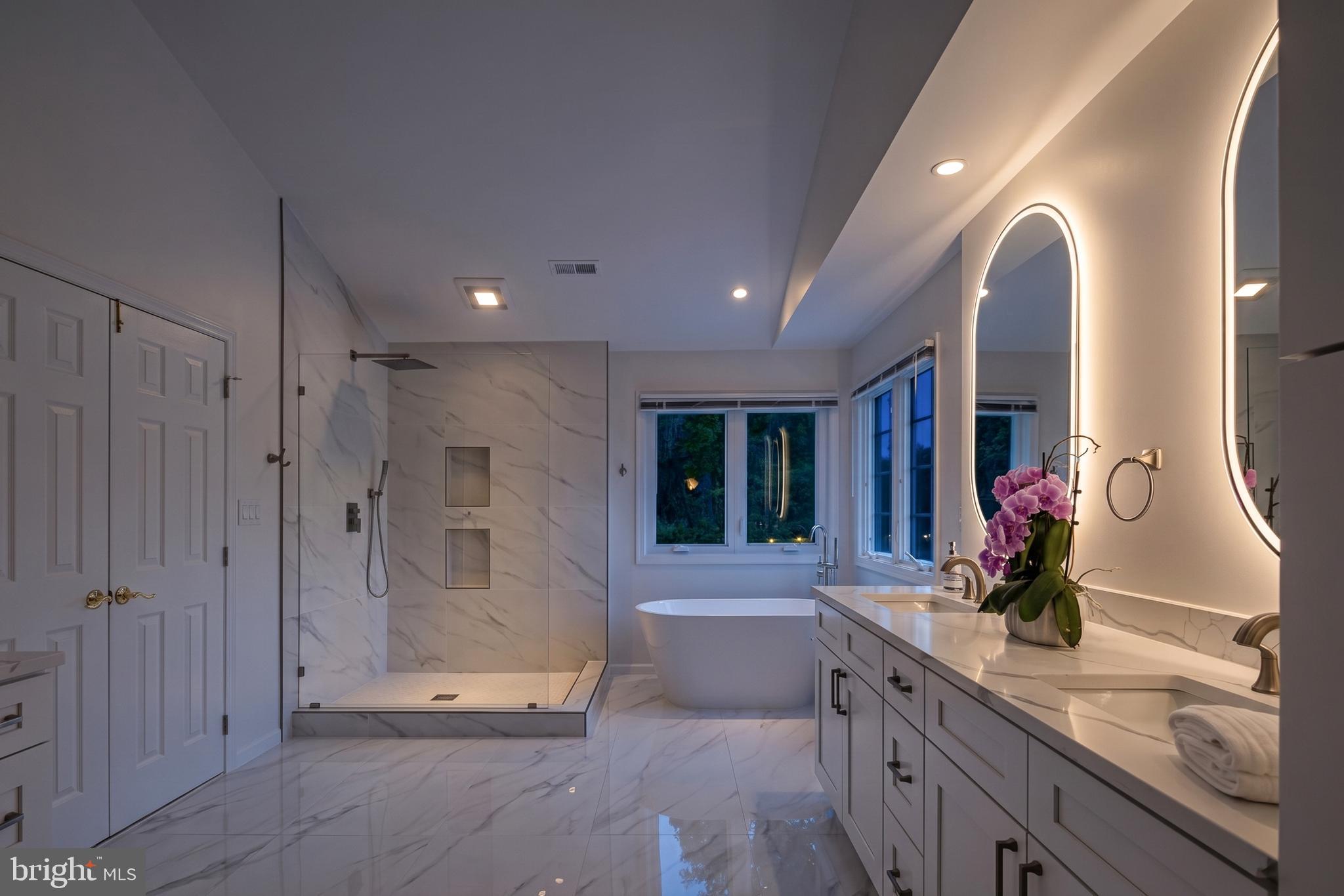 TRIADELPHIA WOODS - Residential