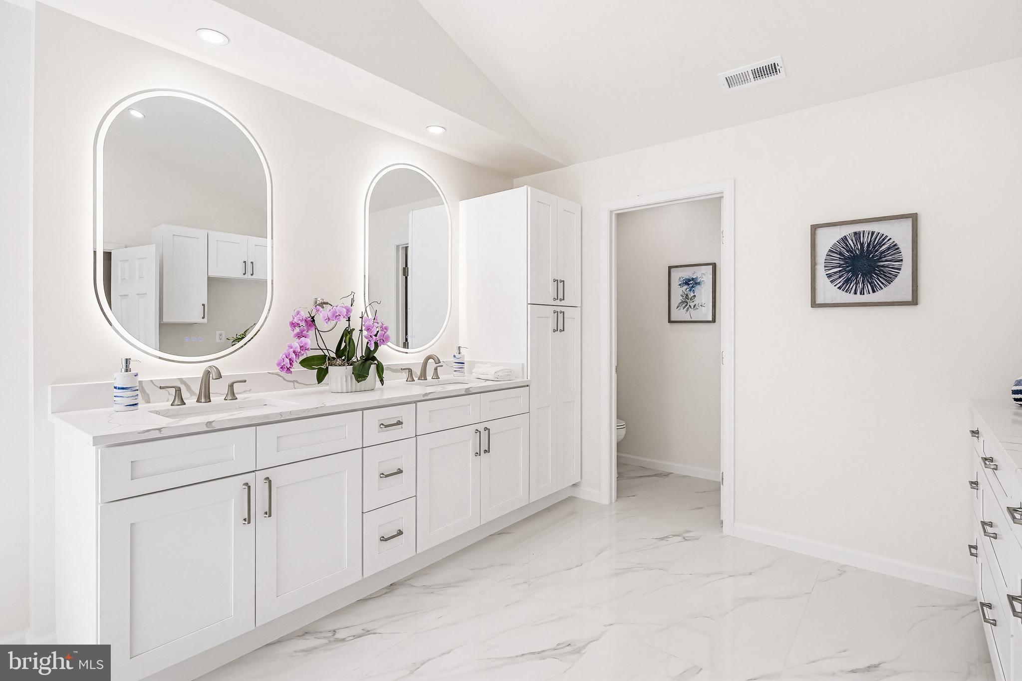 TRIADELPHIA WOODS - Residential