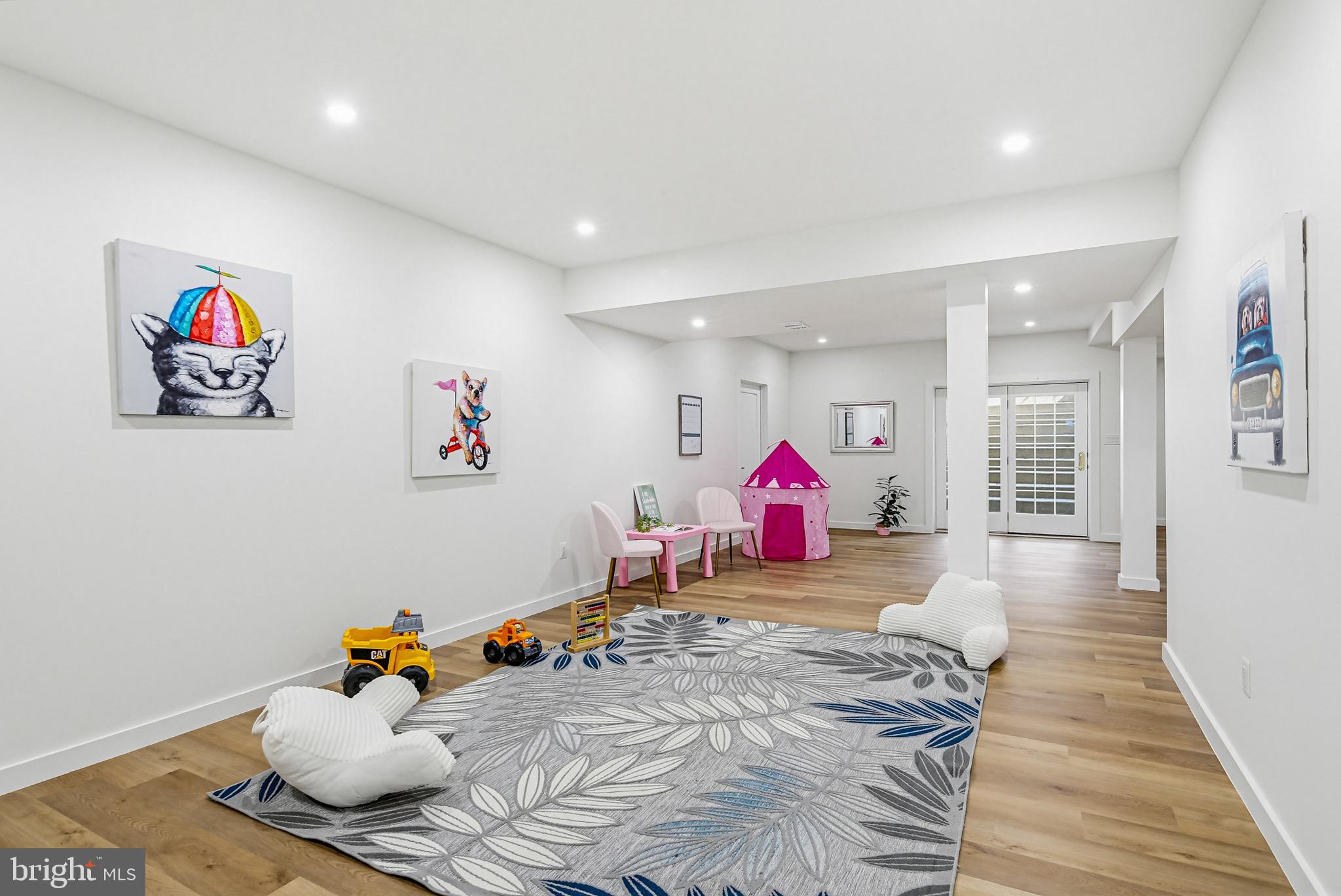 TRIADELPHIA WOODS - Residential