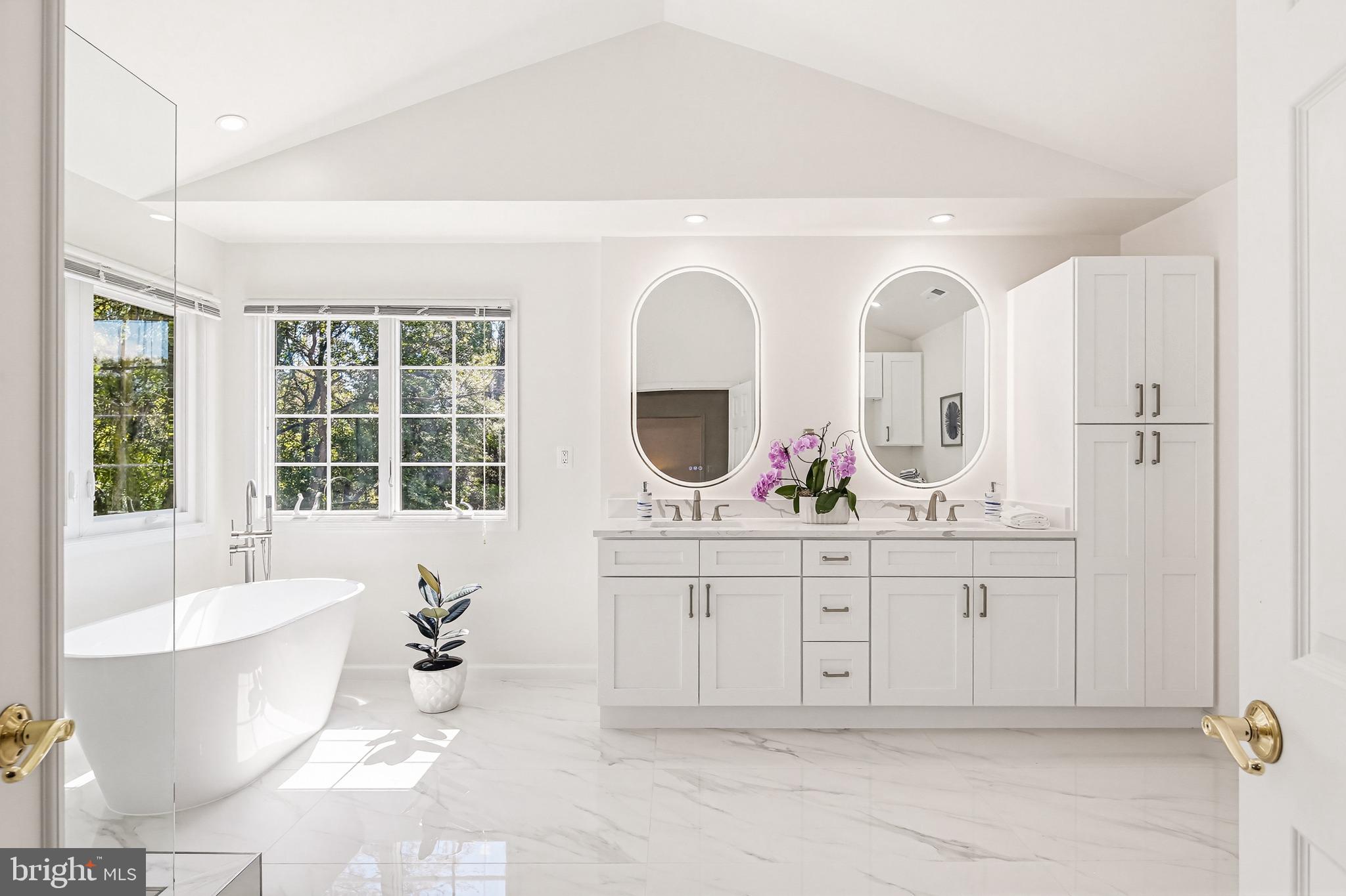 TRIADELPHIA WOODS - Residential
