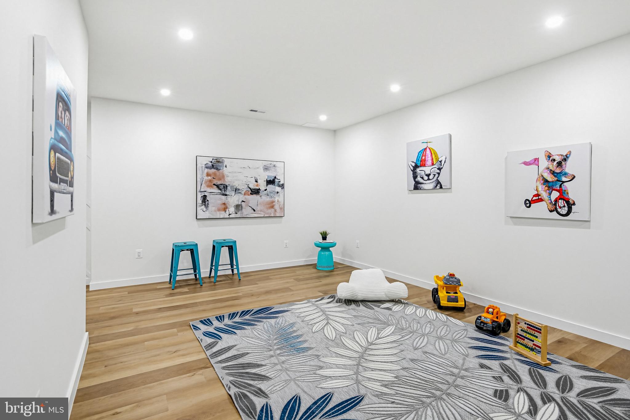 TRIADELPHIA WOODS - Residential