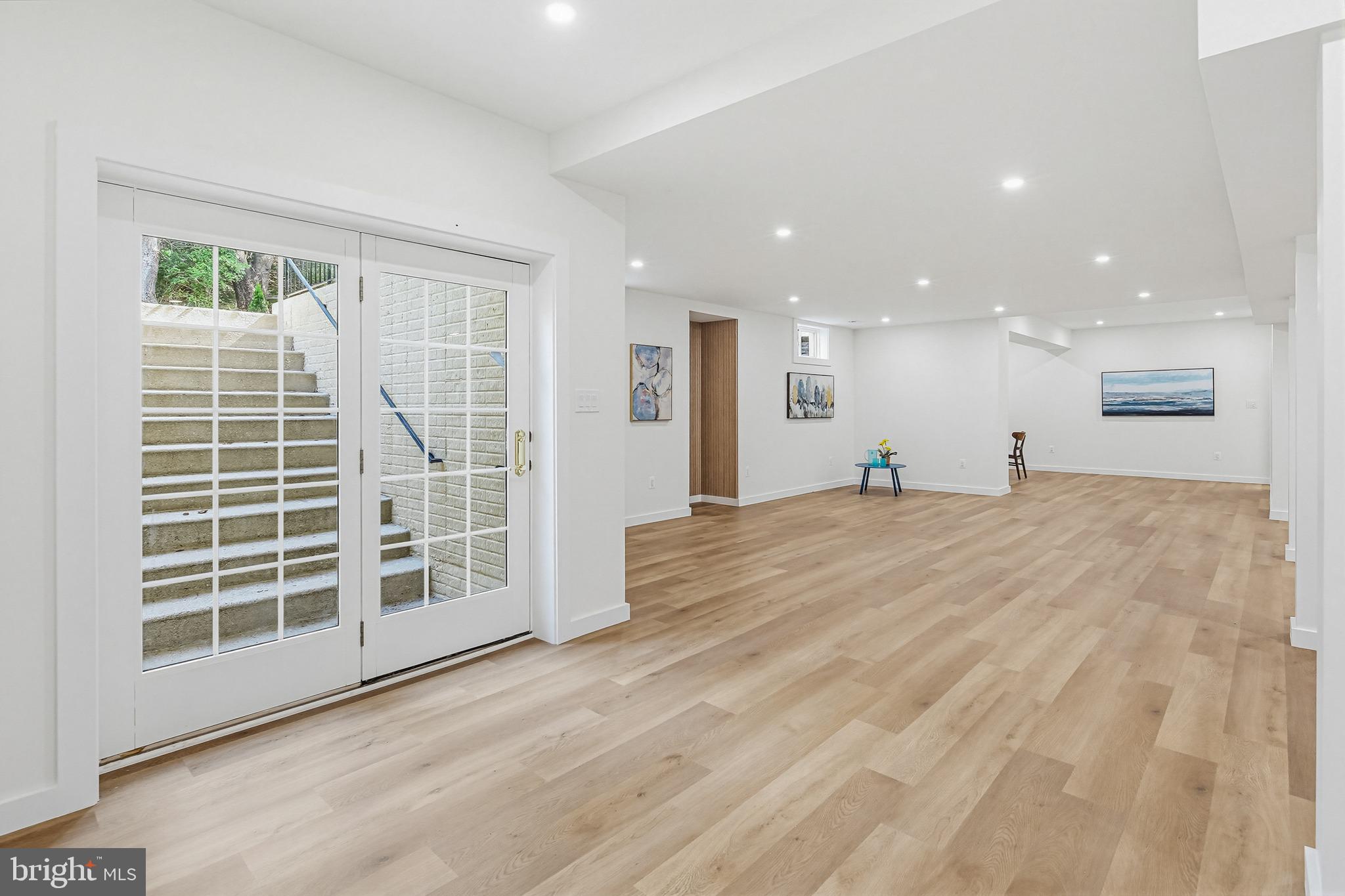 TRIADELPHIA WOODS - Residential