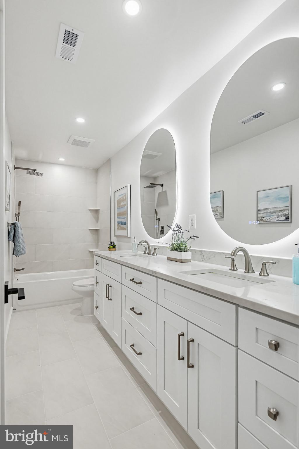 TRIADELPHIA WOODS - Residential