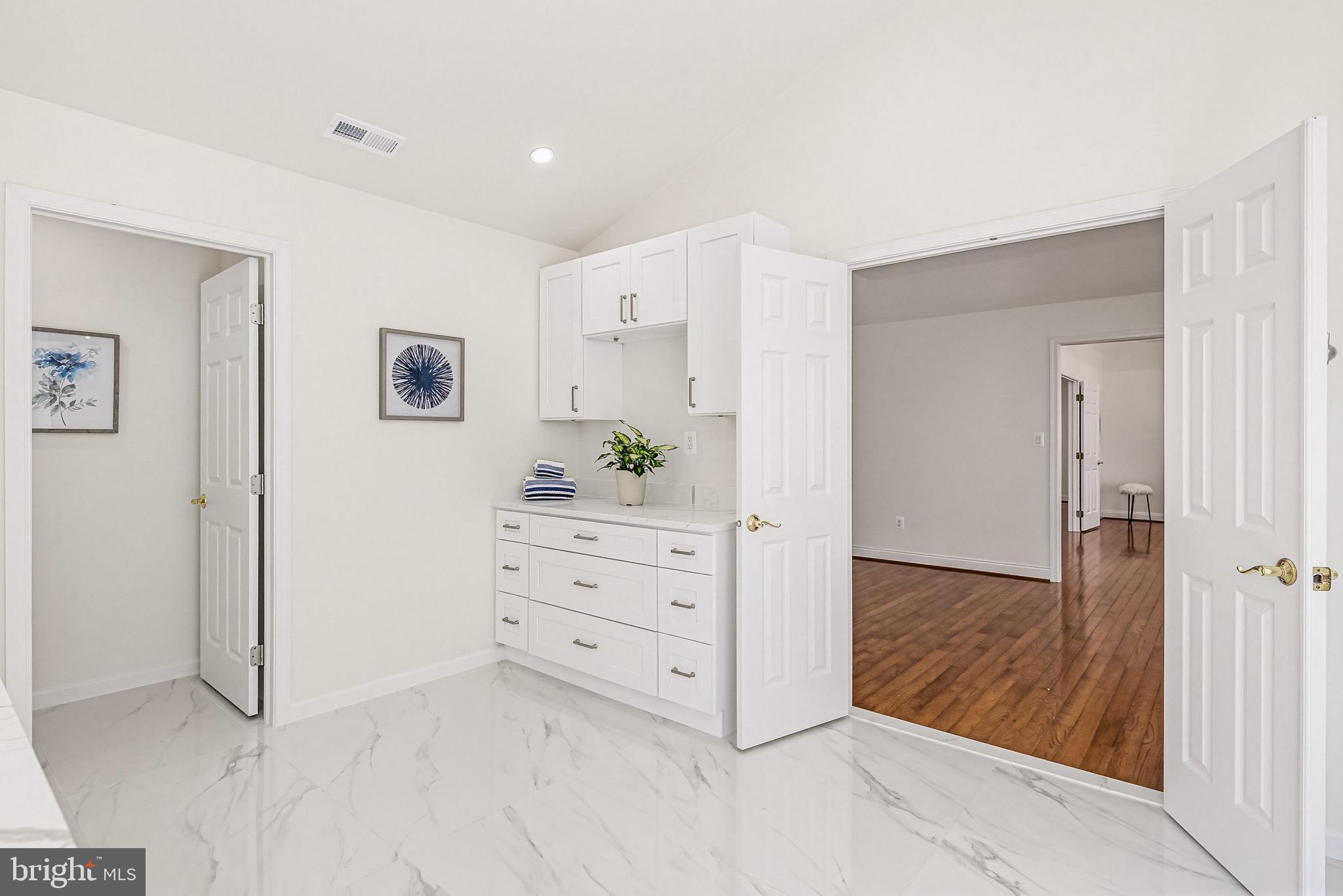 TRIADELPHIA WOODS - Residential