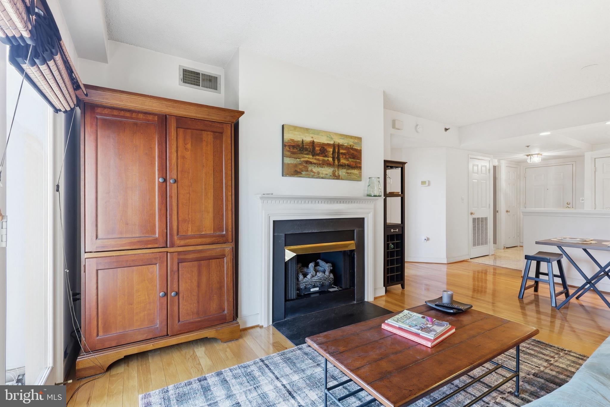 1050 N TAYLOR STREET 1-606