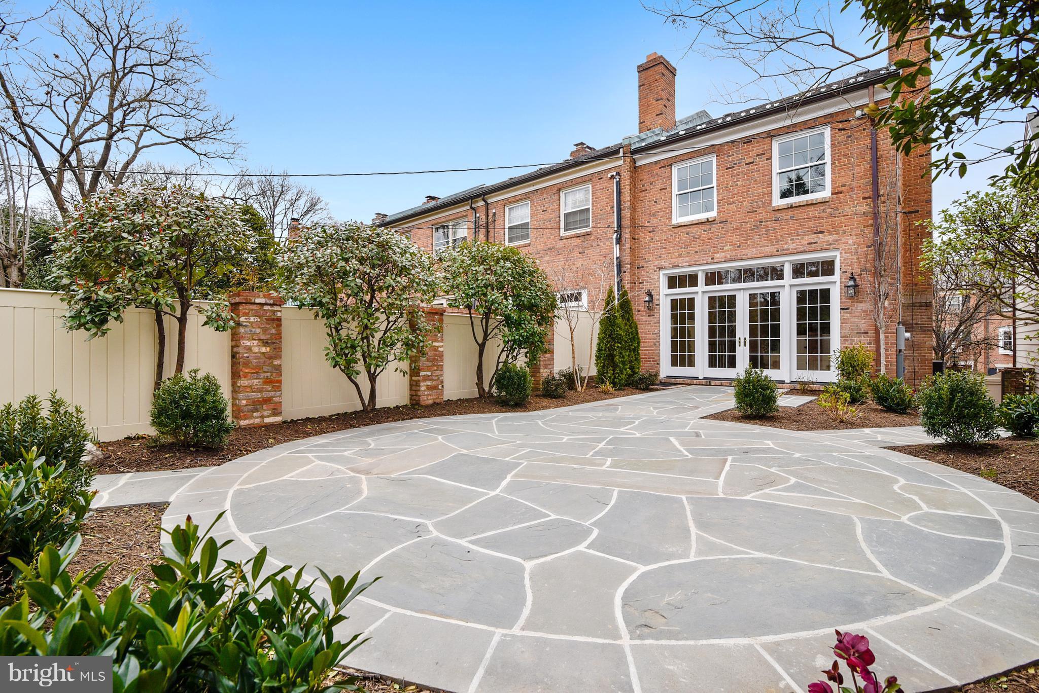 OLD TOWN ALEXANDRIA - Residential Lease