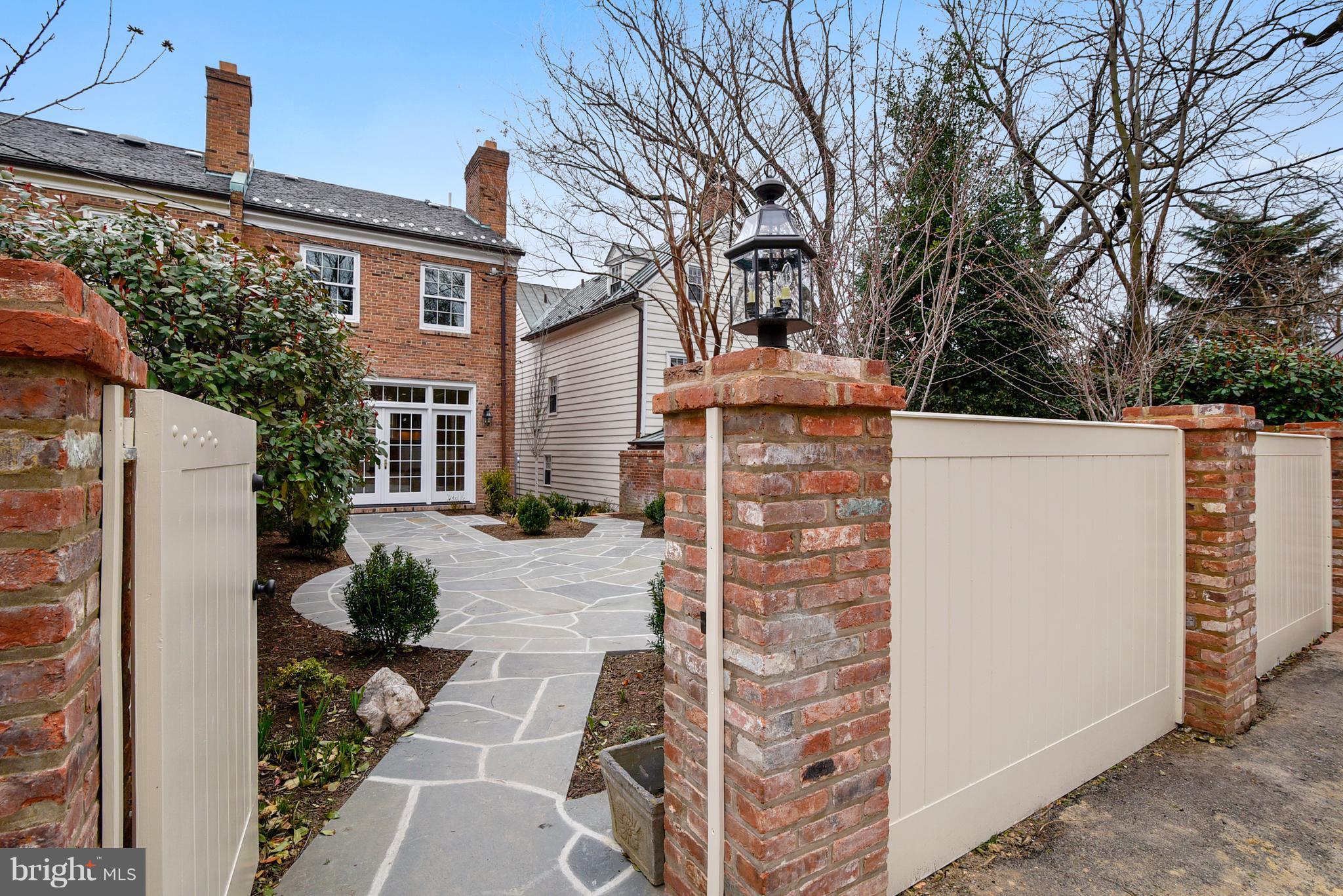 OLD TOWN ALEXANDRIA - Residential Lease