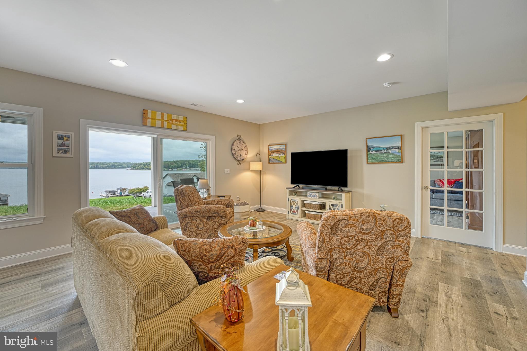 OAK GROVE ESTATES - Residential