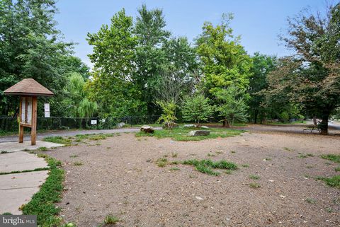 Tiny photo for 2536 S Walter Reed Drive #E, ARLINGTON, VA 22206 (MLS # VAAR2072414)