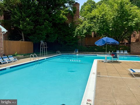 Tiny photo for 2536 S Walter Reed Drive #E, ARLINGTON, VA 22206 (MLS # VAAR2072414)