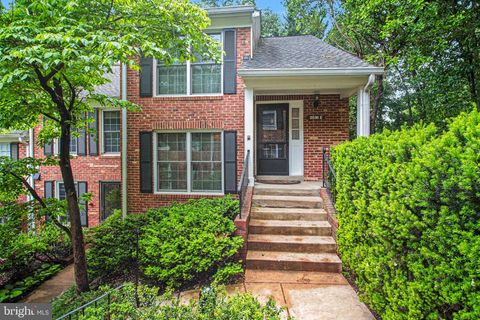Photo of 2536 S Walter Reed Drive #E, ARLINGTON, VA 22206 (MLS # VAAR2072414)