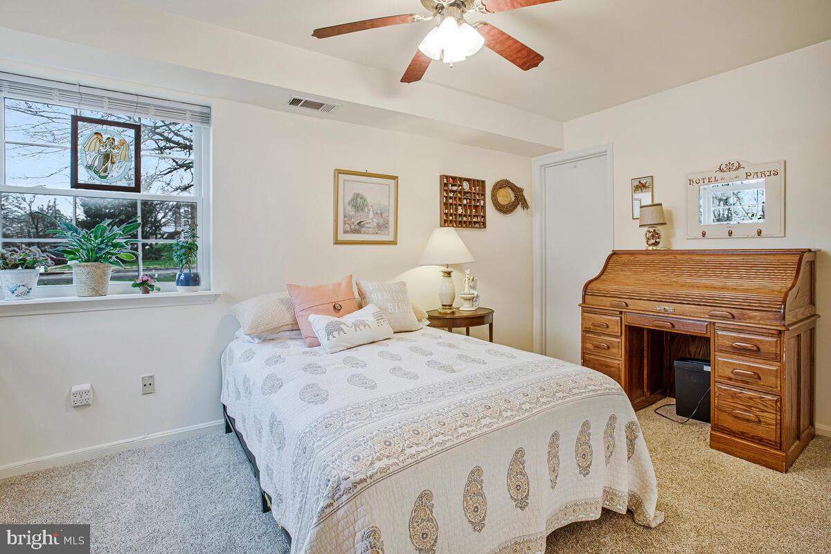 CROMWELL FOUNTAIN - Residential