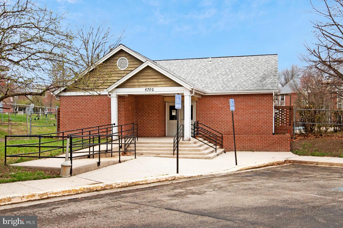 CROMWELL FOUNTAIN - Residential