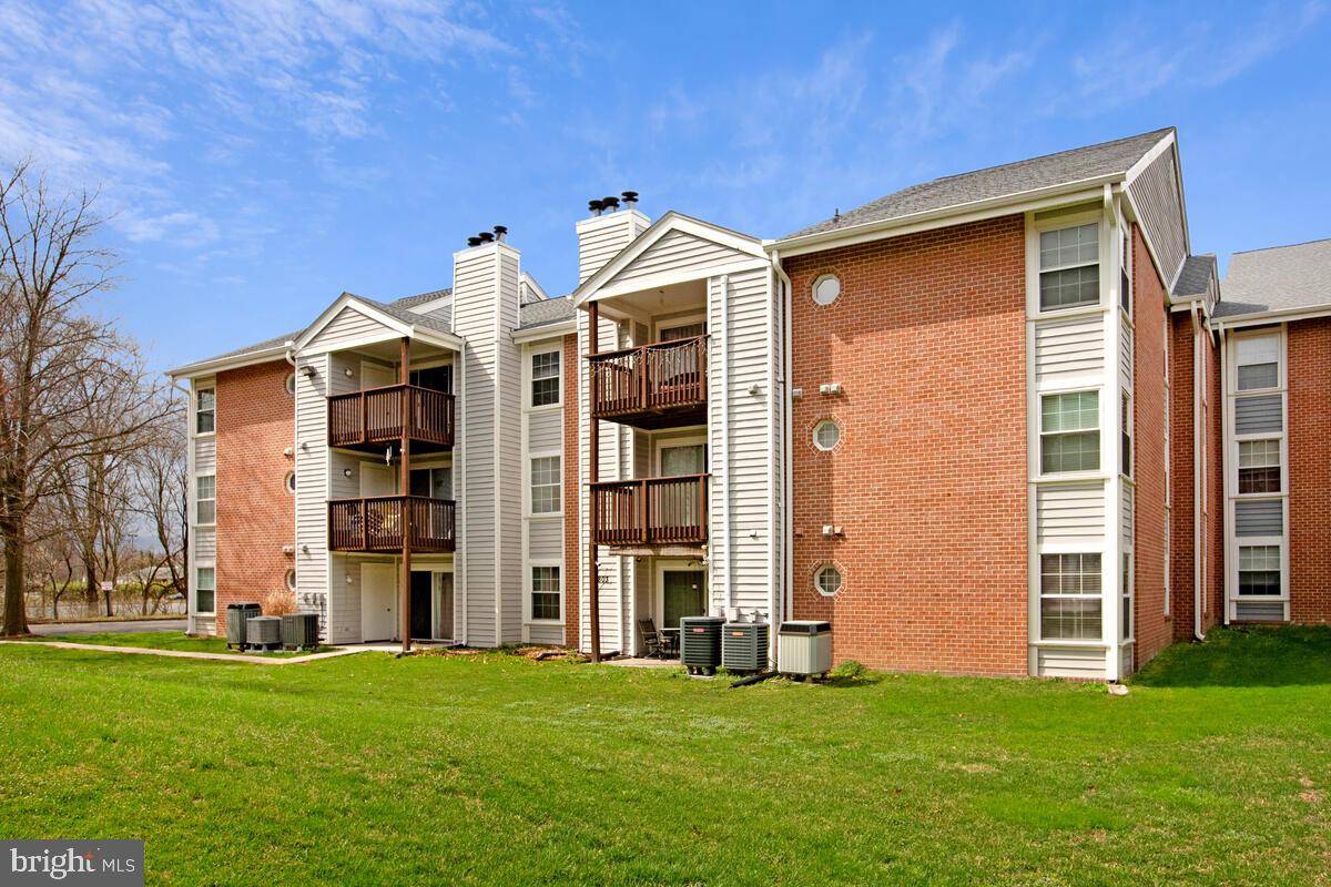 CROMWELL FOUNTAIN - Residential