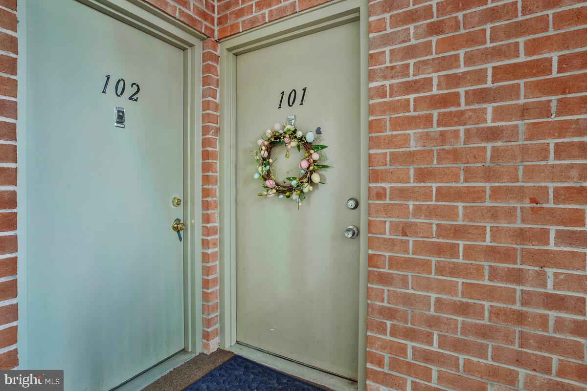 CROMWELL FOUNTAIN - Residential