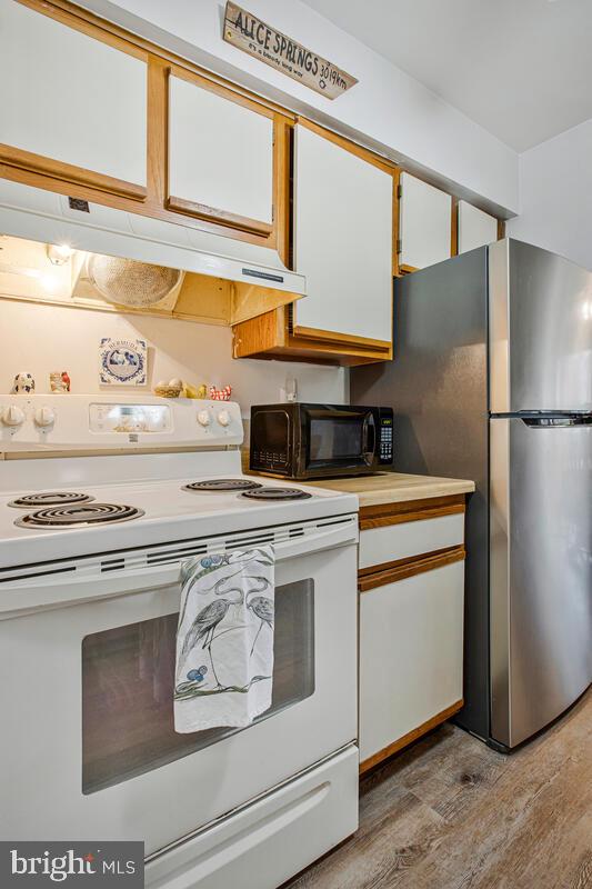 CROMWELL FOUNTAIN - Residential