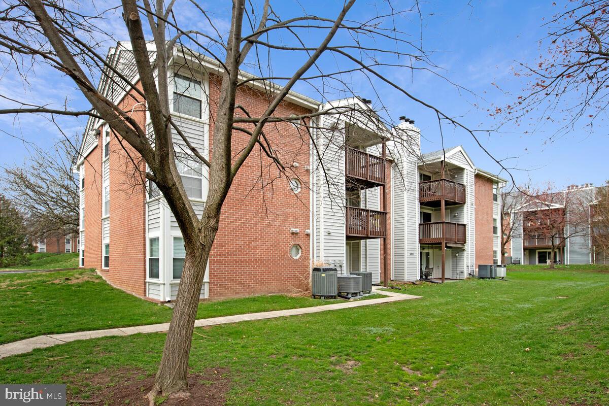 CROMWELL FOUNTAIN - Residential