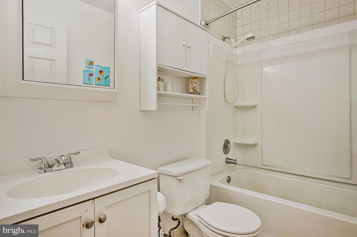 CROMWELL FOUNTAIN - Residential