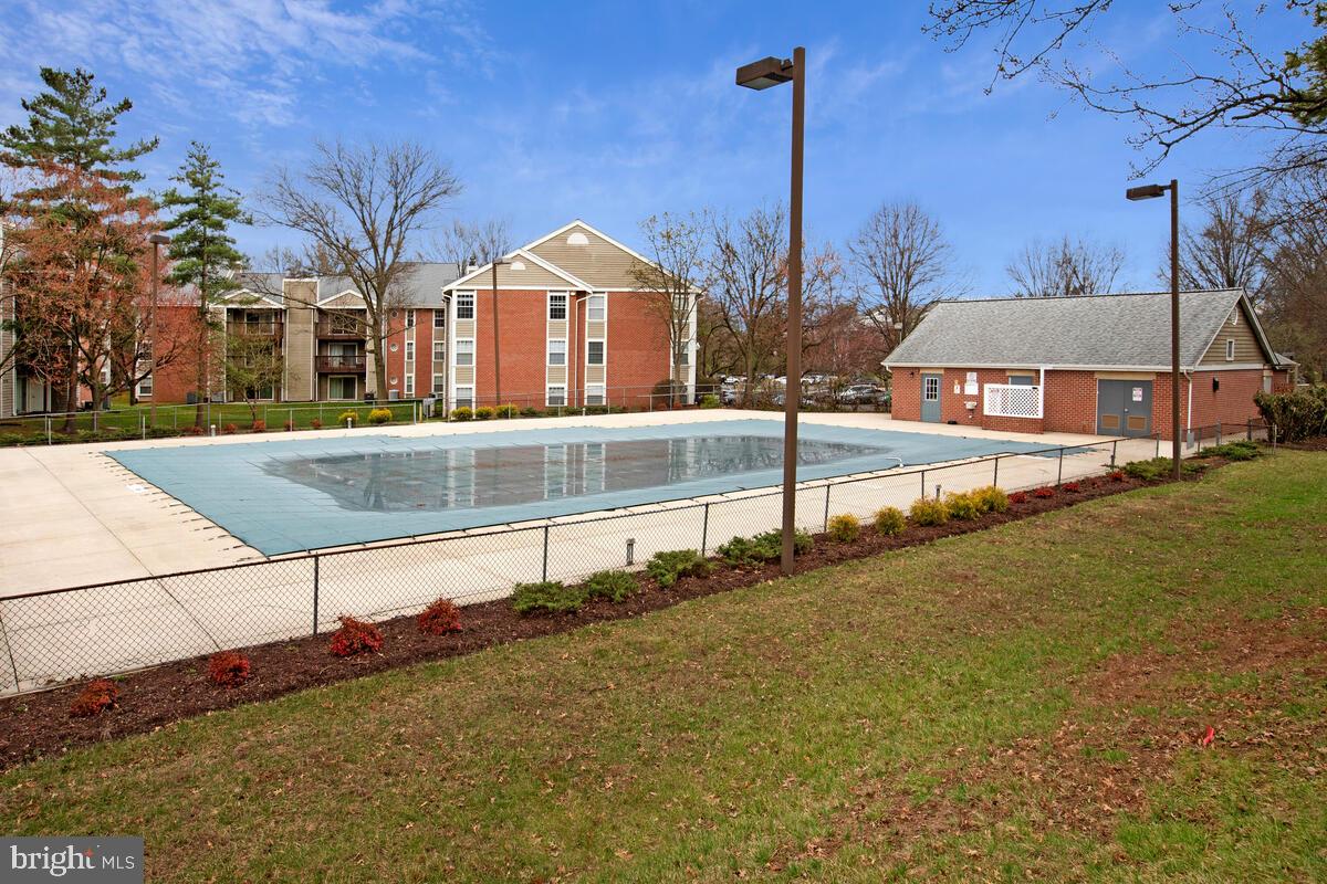 CROMWELL FOUNTAIN - Residential