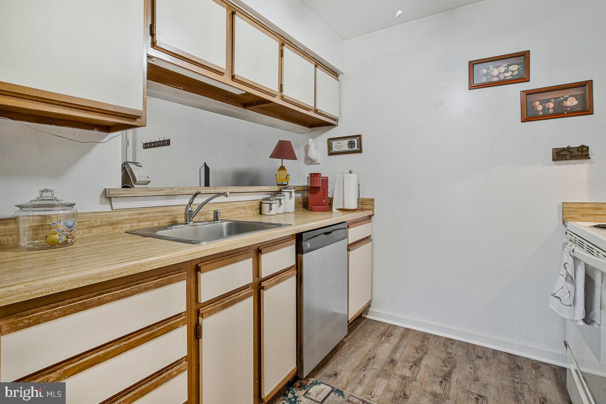 CROMWELL FOUNTAIN - Residential