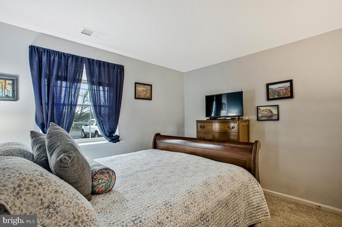 CROMWELL FOUNTAIN - Residential