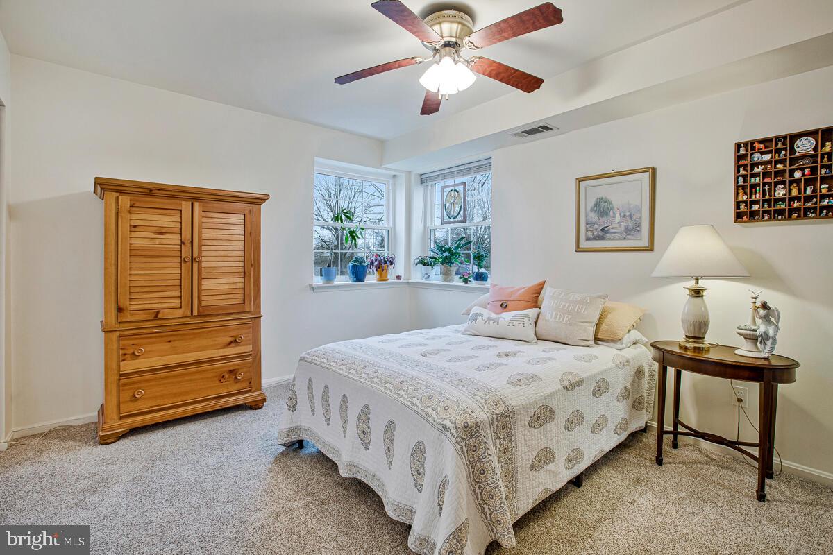 CROMWELL FOUNTAIN - Residential