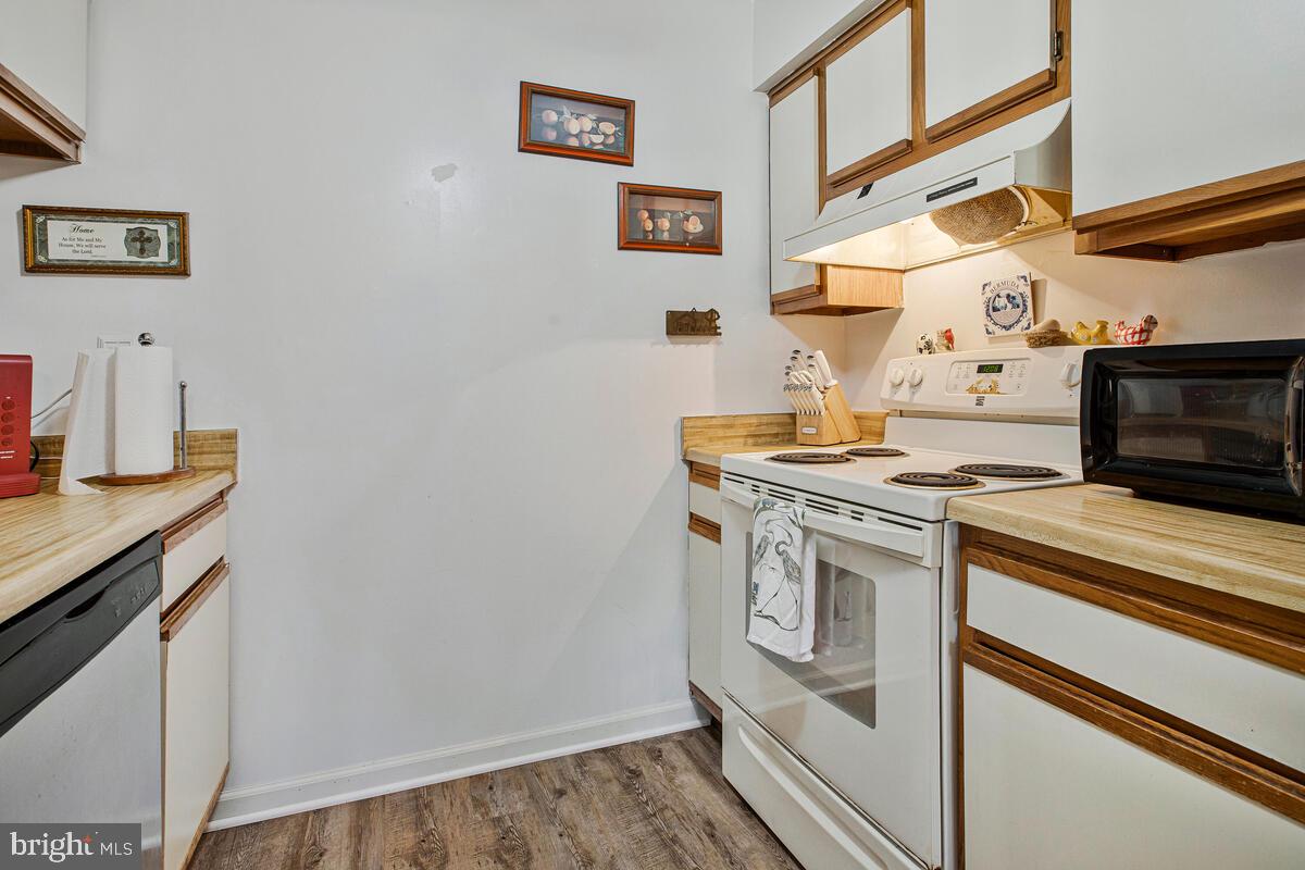 CROMWELL FOUNTAIN - Residential