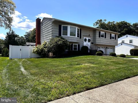 Photo of 25 Allen Lane, TRENTON, NJ 08648 (MLS # NJME2068972) Photo of 25 Allen Lane, TRENTON, NJ 08648 (MLS # NJME2068972)