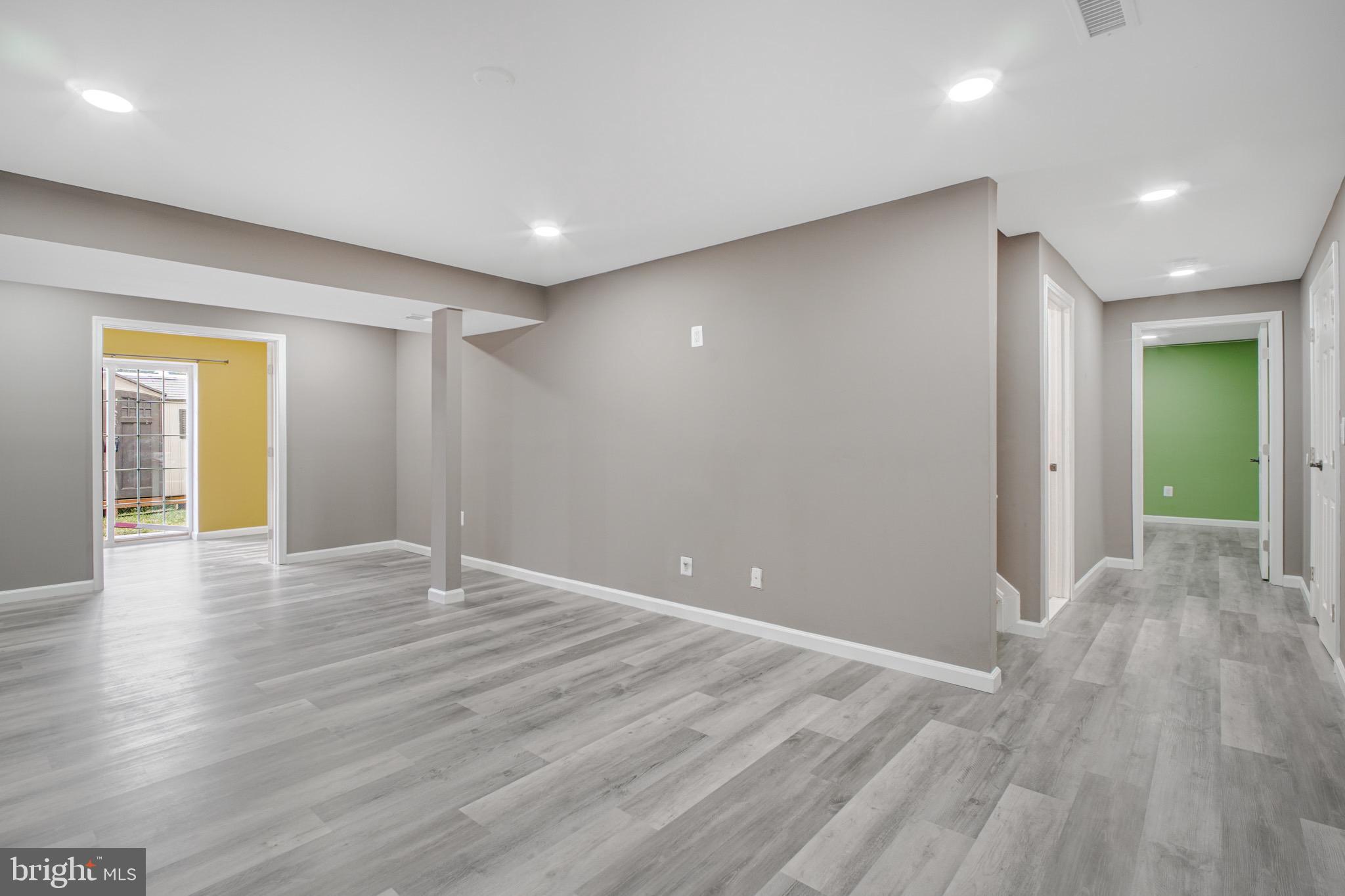 ROYAL OAKS - Residential