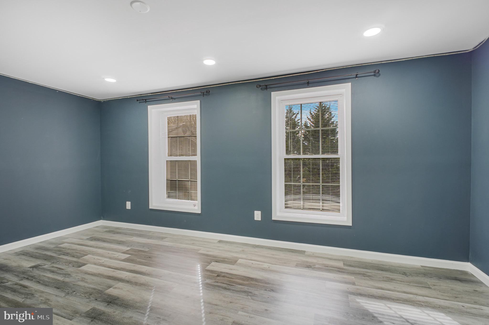 ROYAL OAKS - Residential