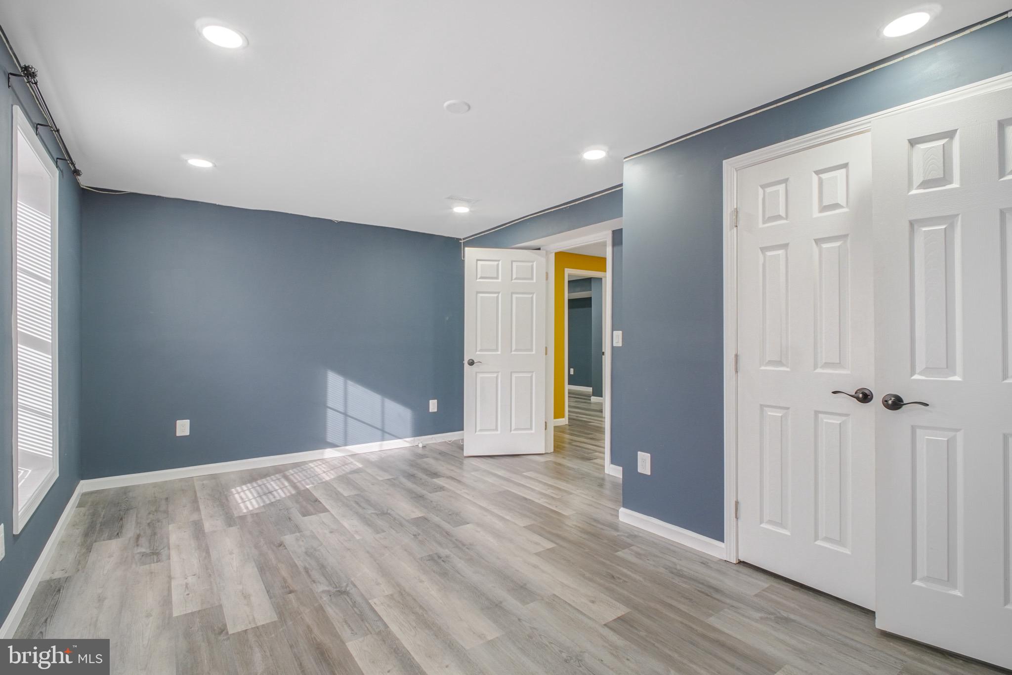 ROYAL OAKS - Residential