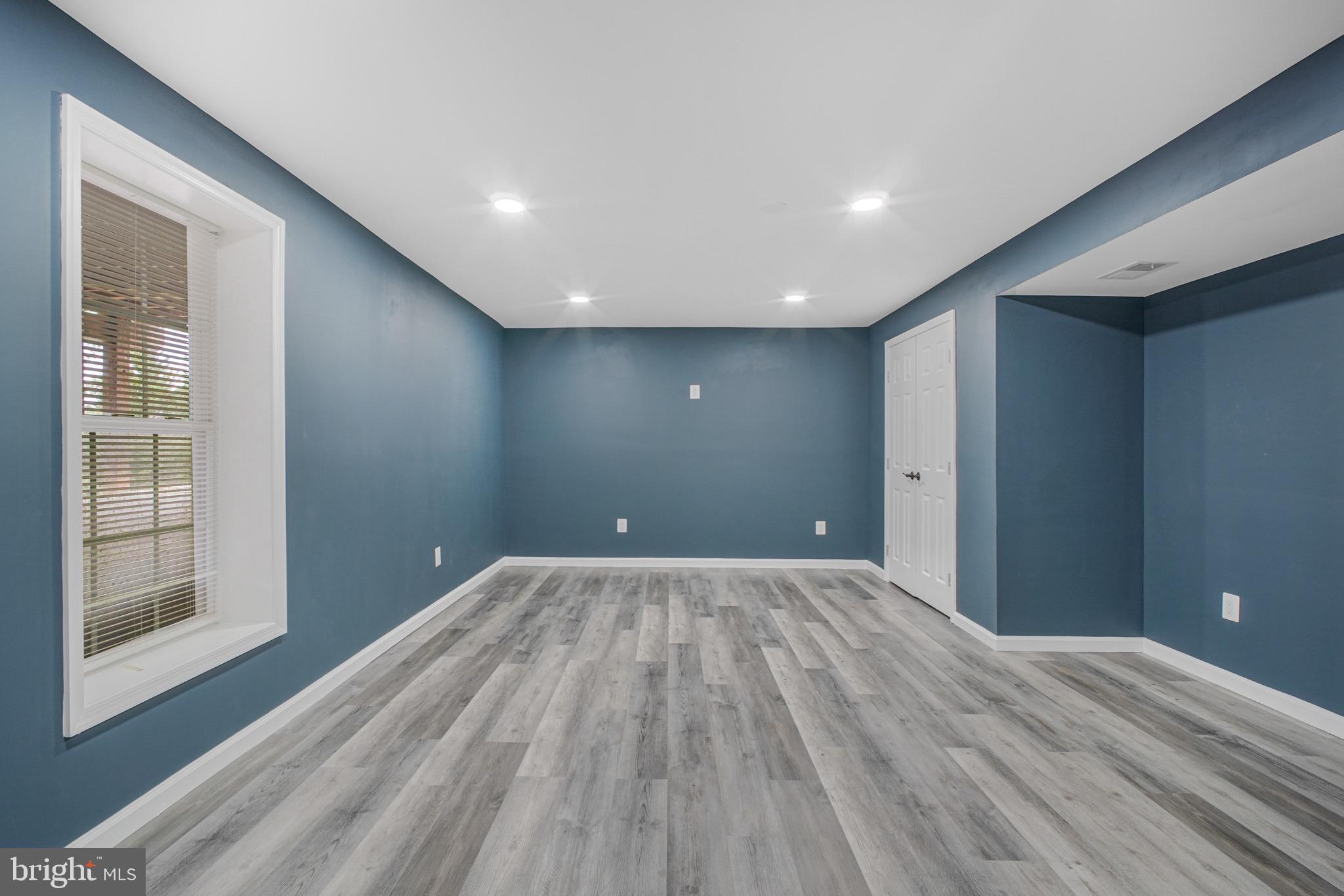 ROYAL OAKS - Residential