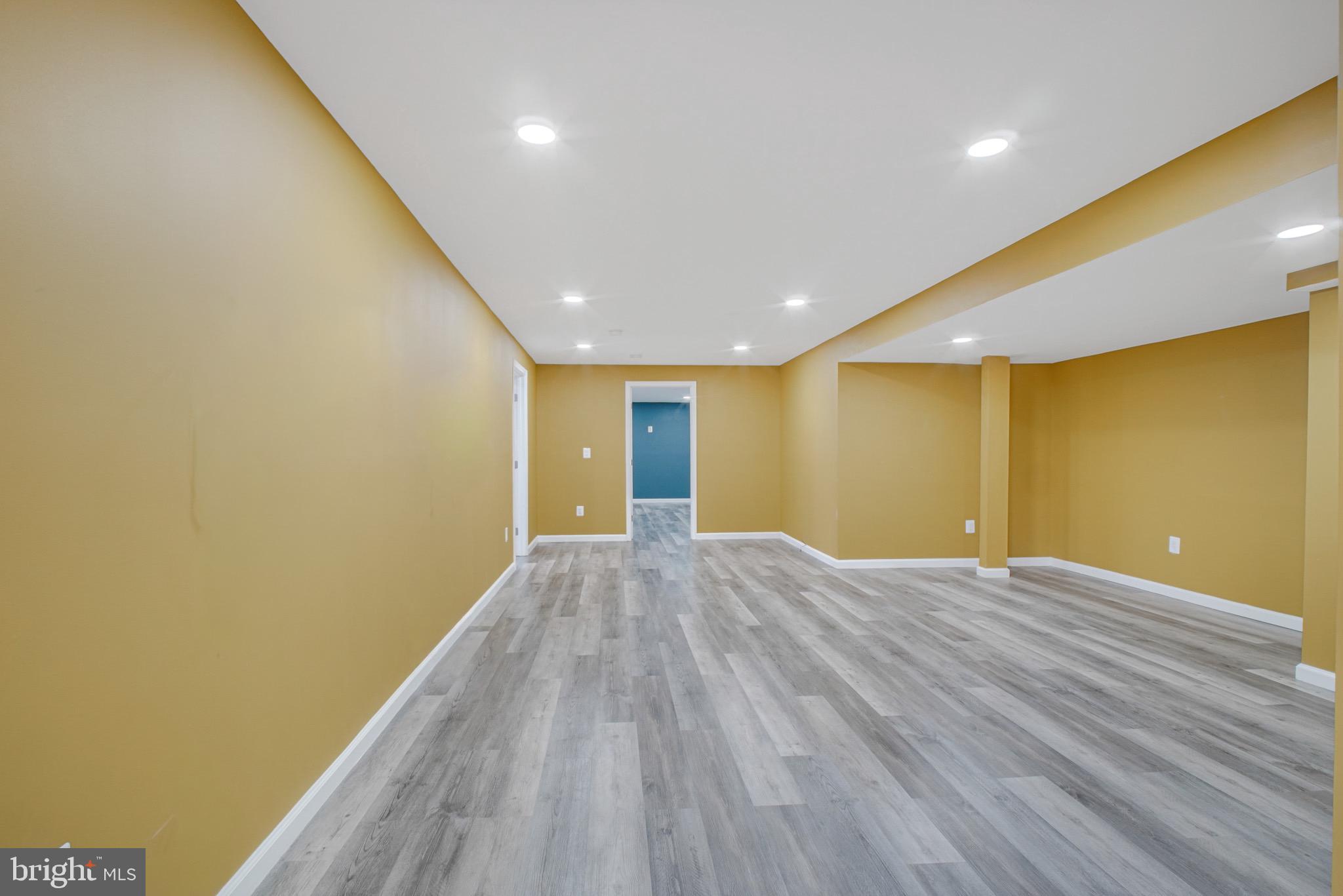 ROYAL OAKS - Residential