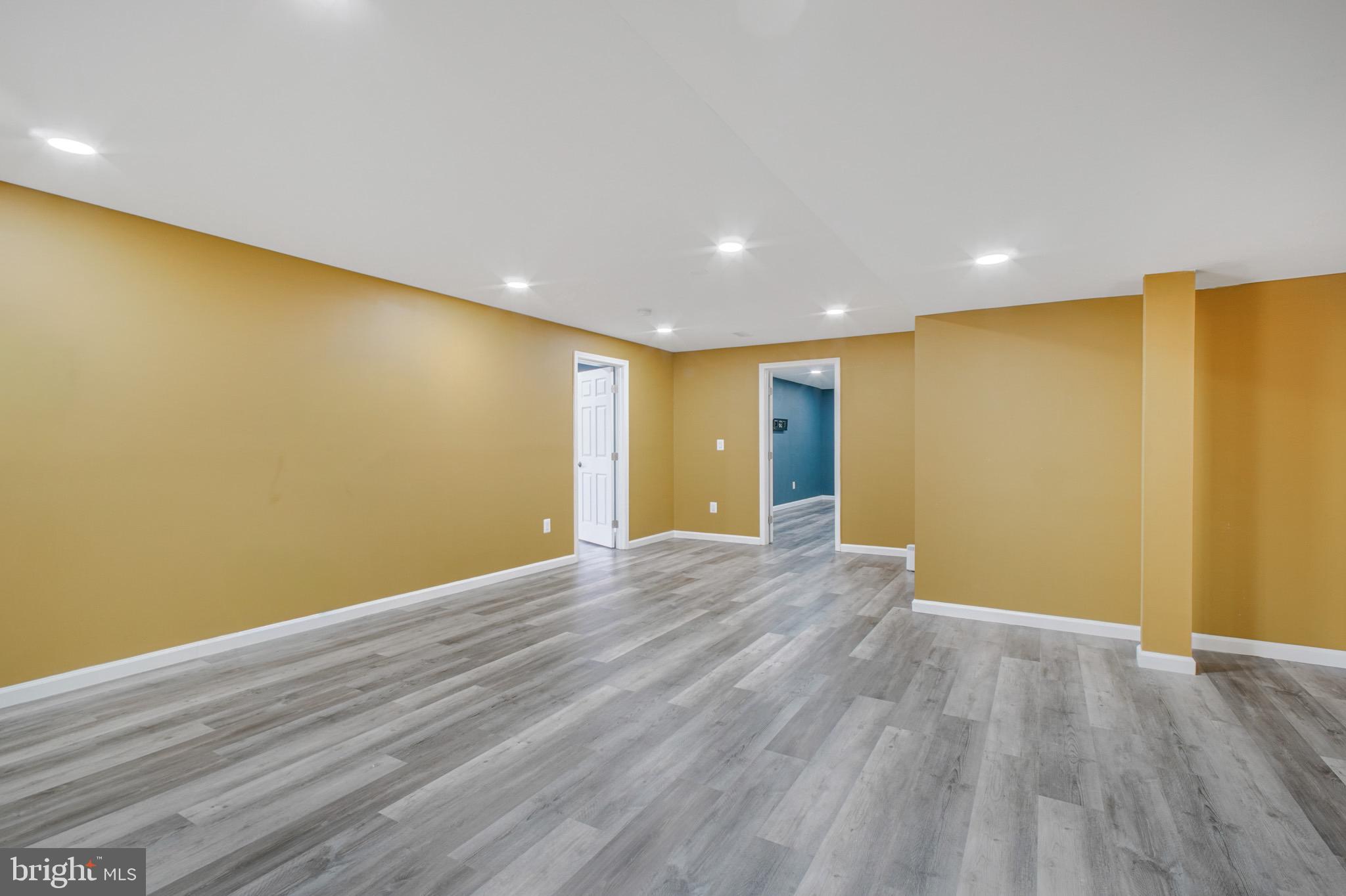 ROYAL OAKS - Residential